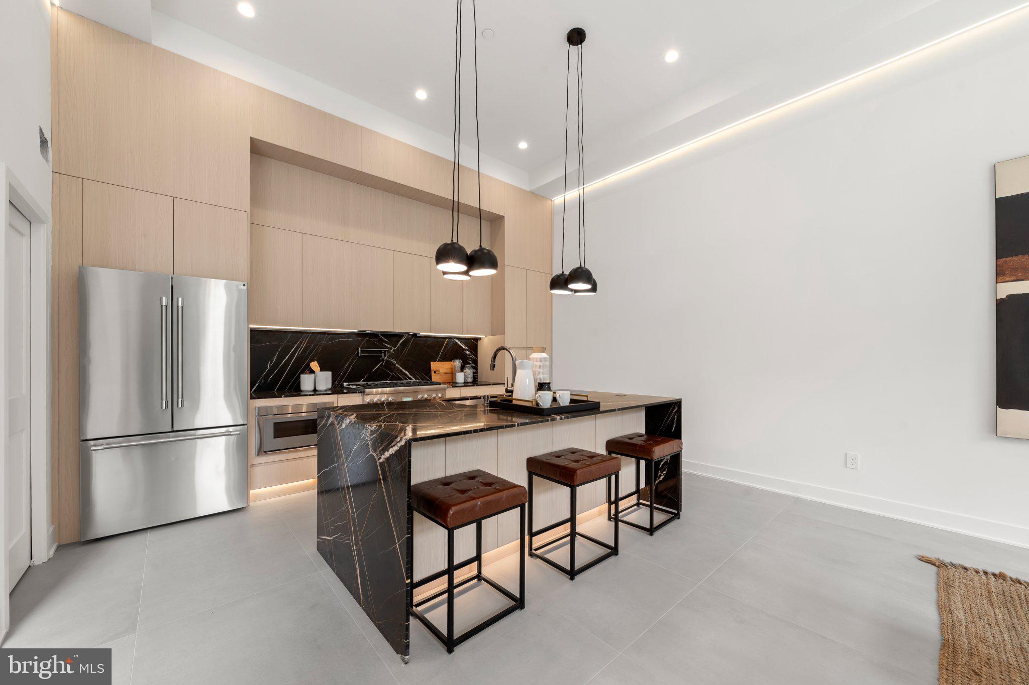 2121 E SERGEANT STREET