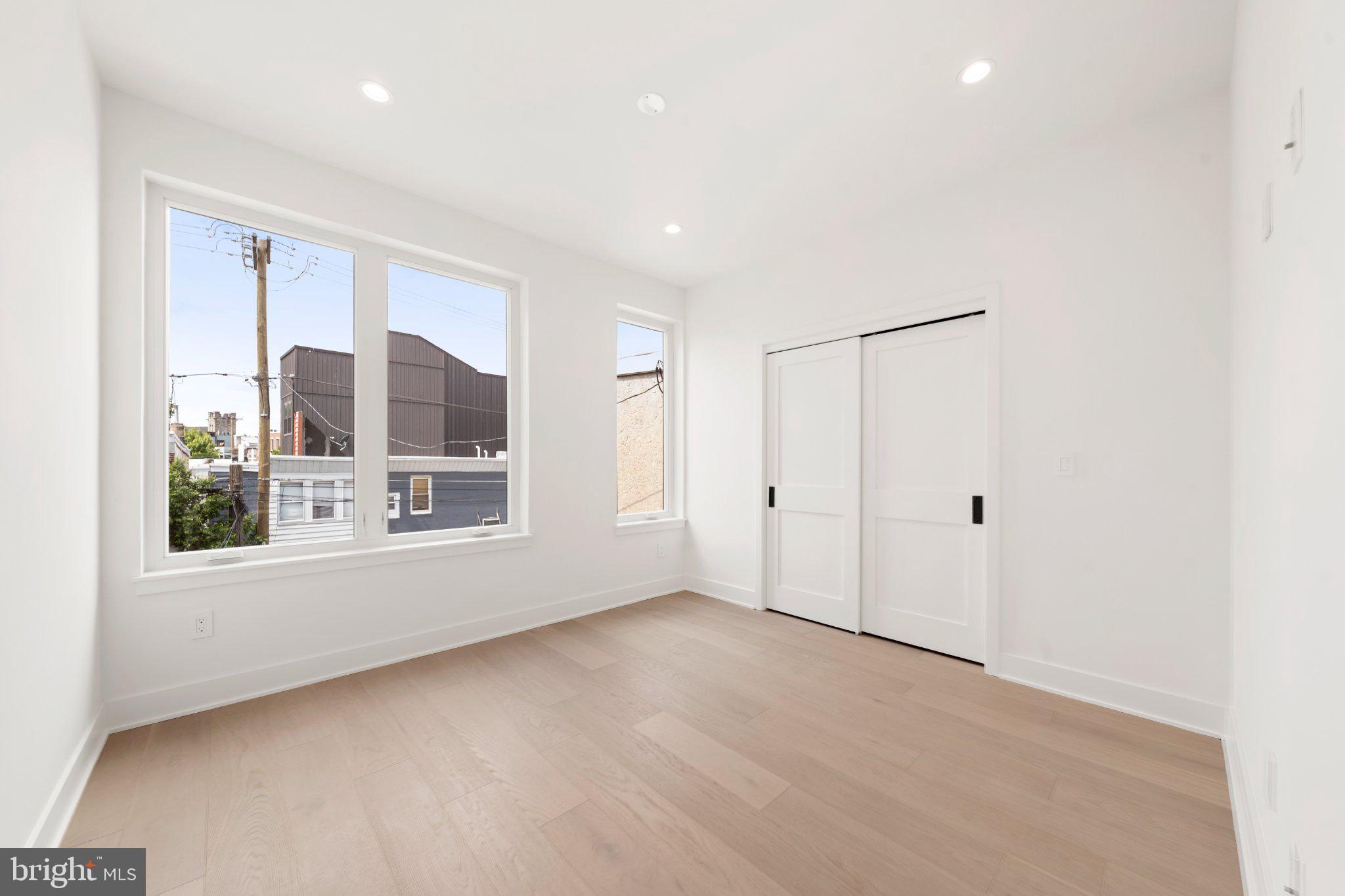 2121 E SERGEANT STREET