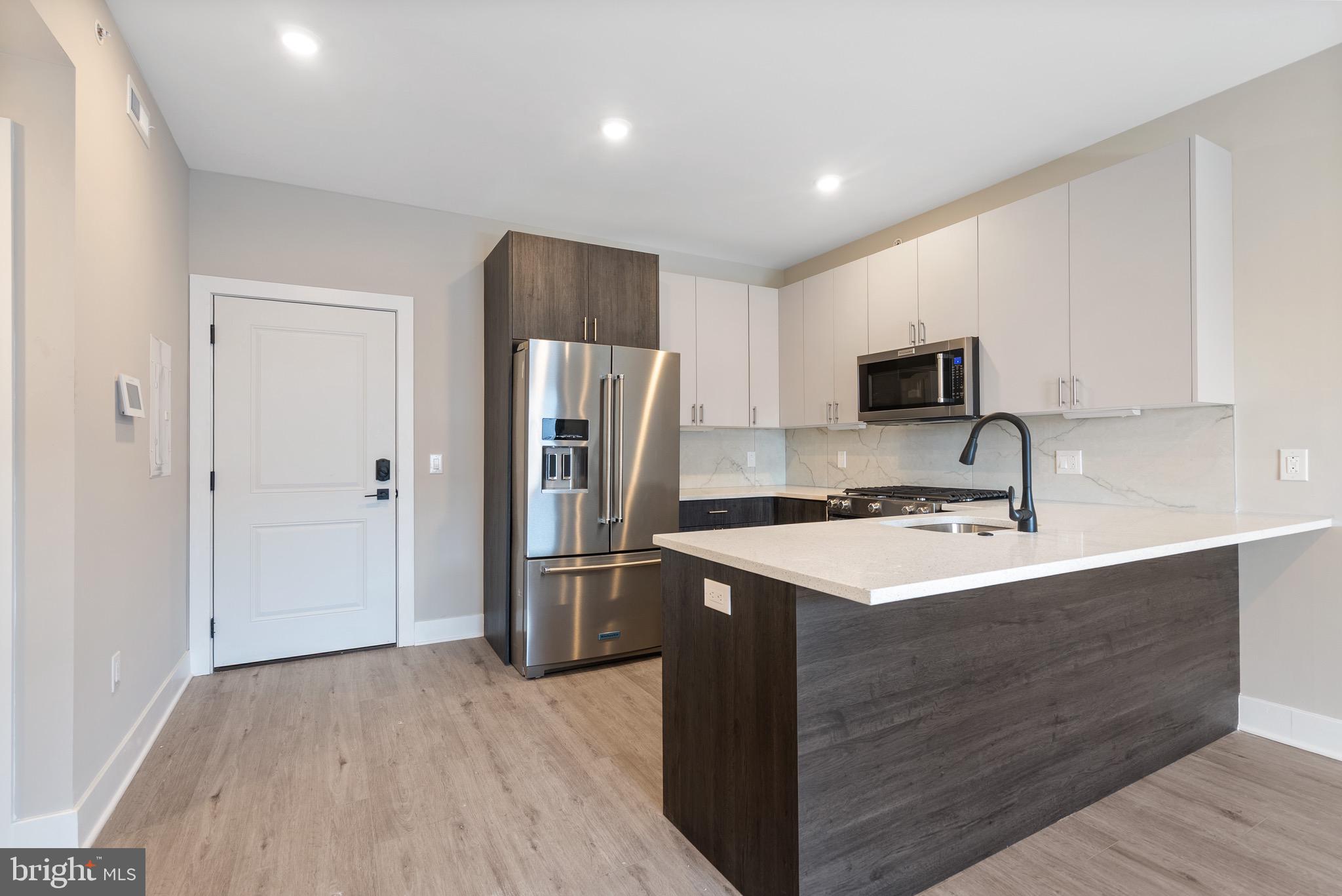 408-10 N FRONT STREET 8