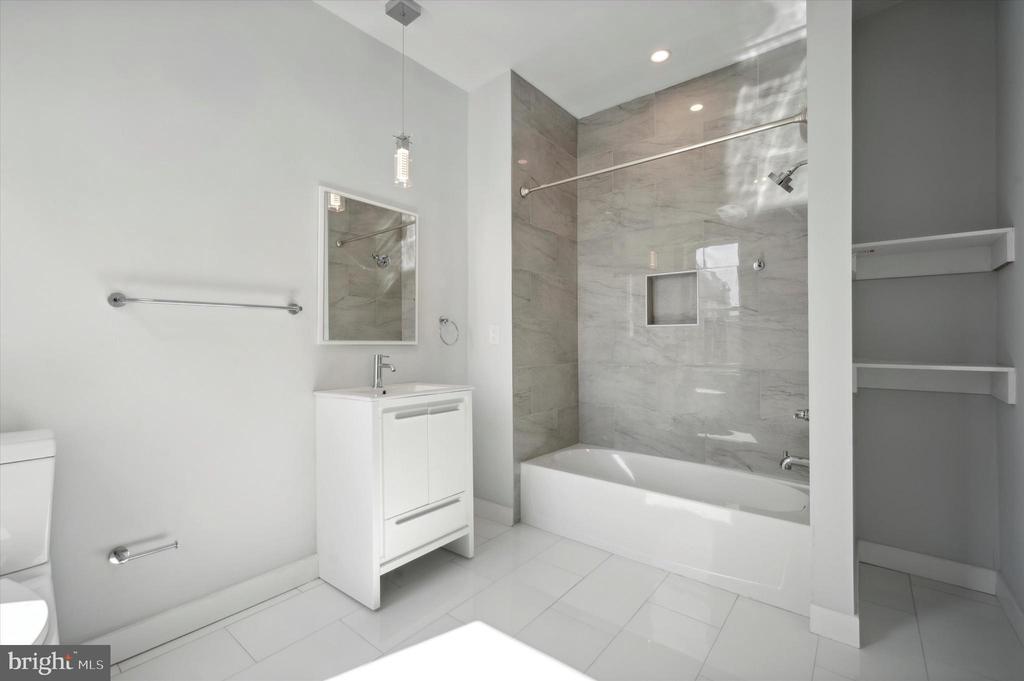 647 N 33RD STREET