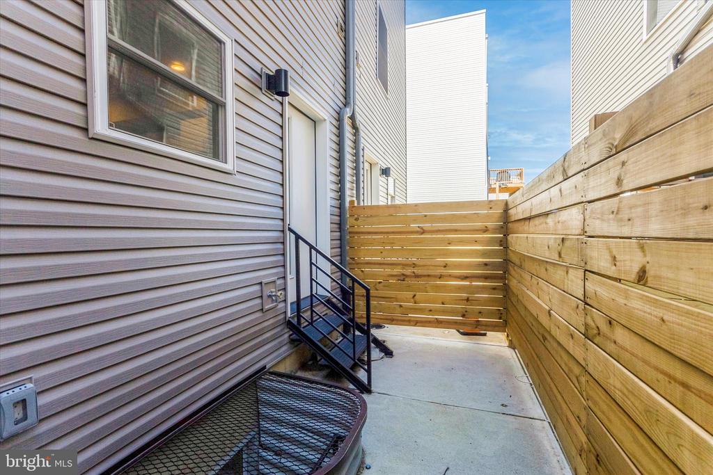 1407 N 8TH STREET Unit: 1