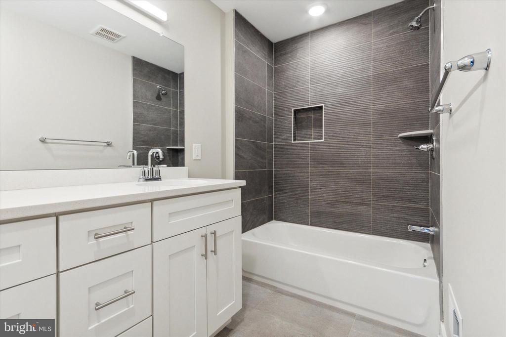 1407 N 8TH STREET Unit: 1