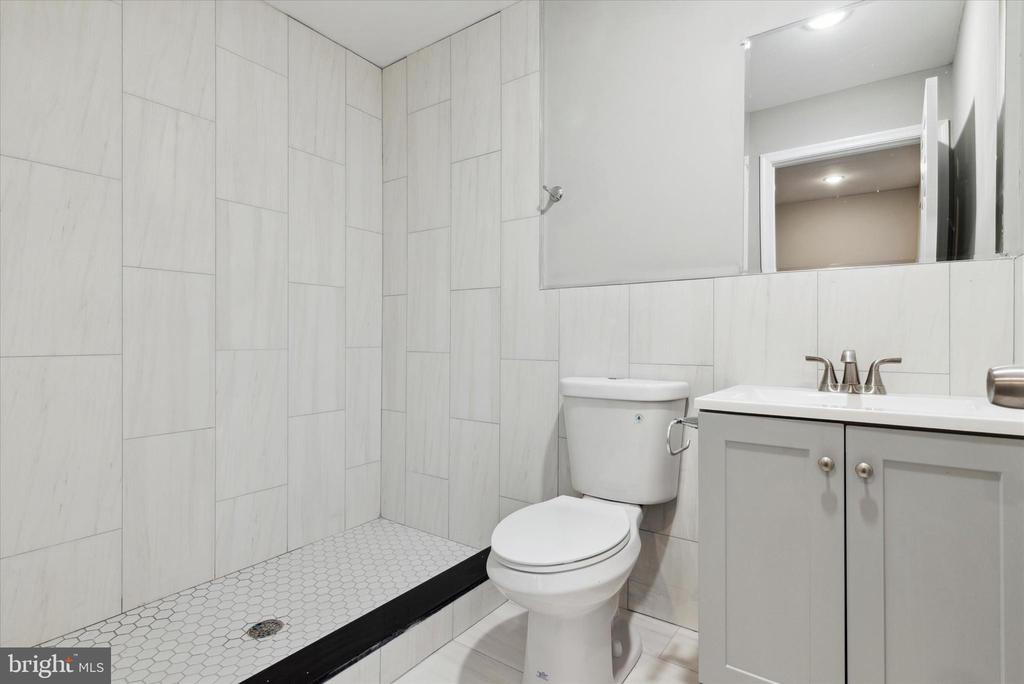 1230 N MARSHALL STREET Unit: 3R