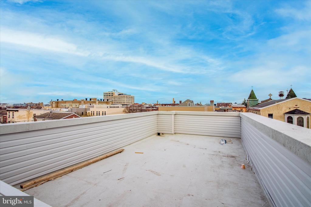 1230 N MARSHALL STREET Unit: 3R