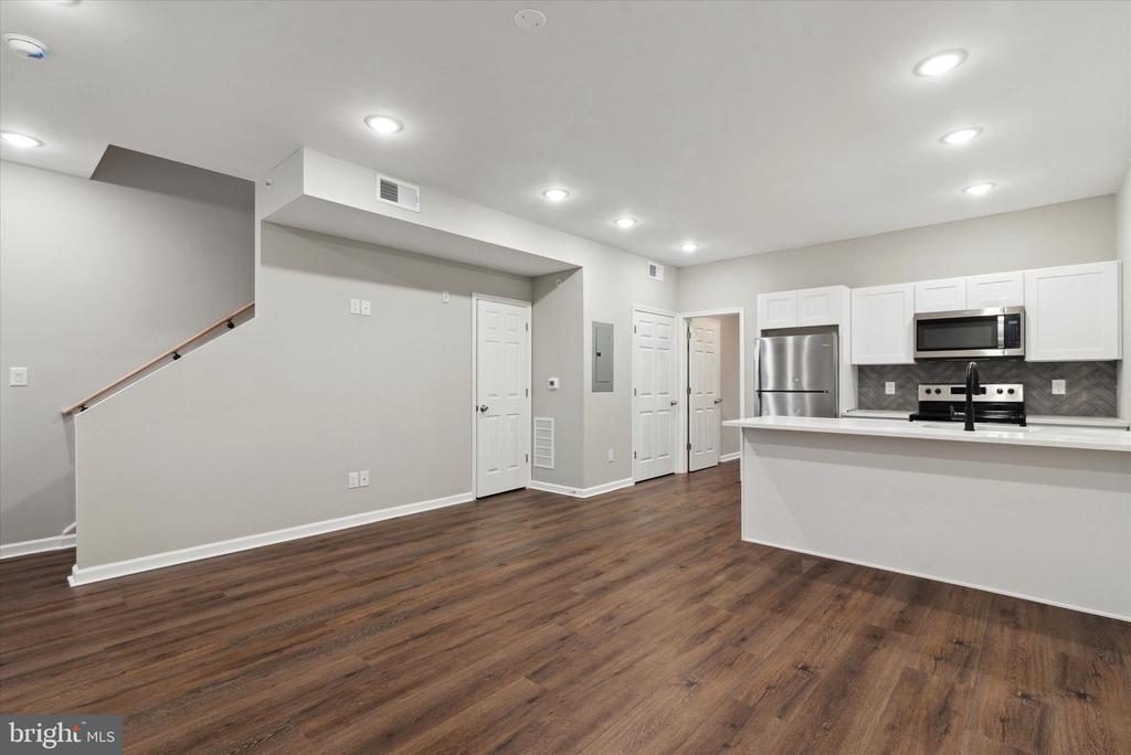 1230 N MARSHALL STREET Unit: 3R