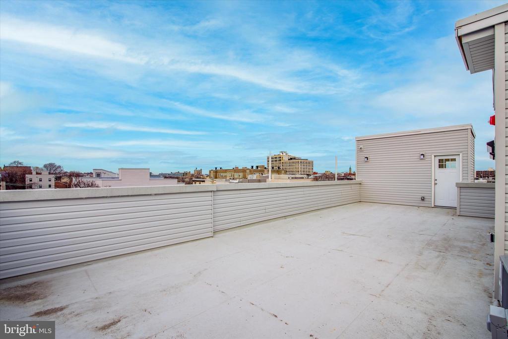 1230 N MARSHALL STREET Unit: 3R