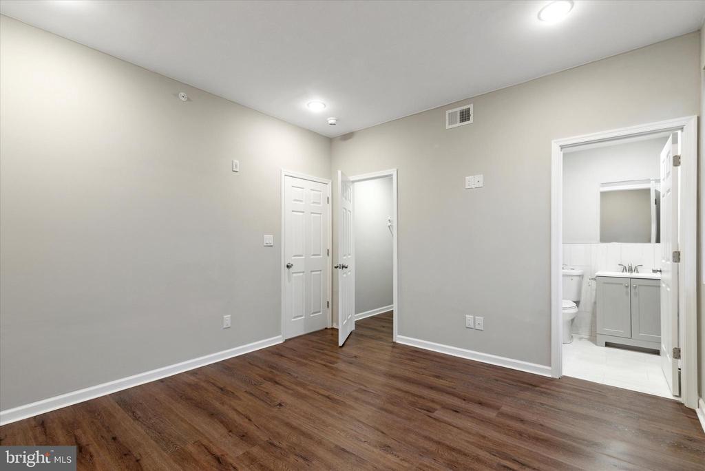1230 N MARSHALL STREET Unit: 3R