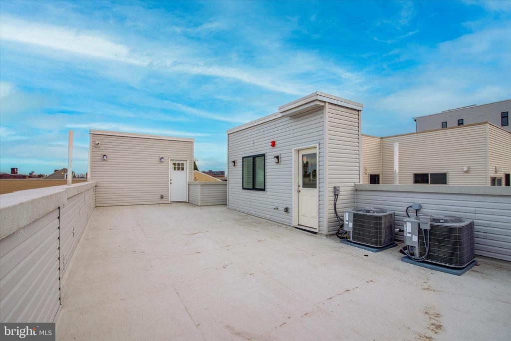 1230 N MARSHALL STREET Unit: 3R