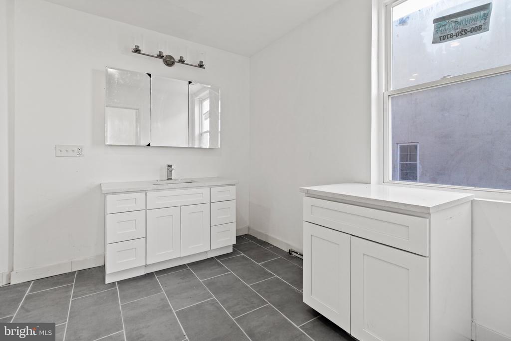 1602 S BROAD STREET Unit: 3
