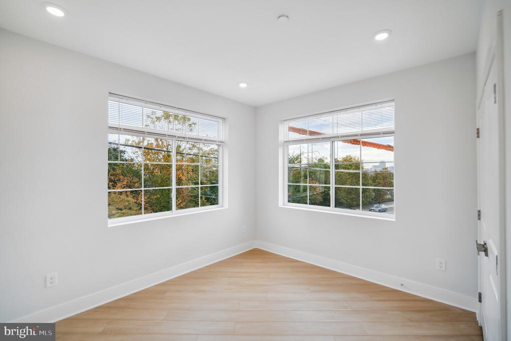 646 N 32ND STREET Unit: 13