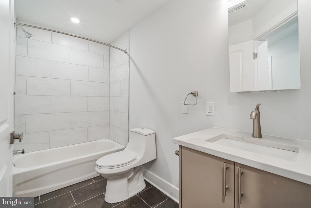 646 N 32ND STREET Unit: 13