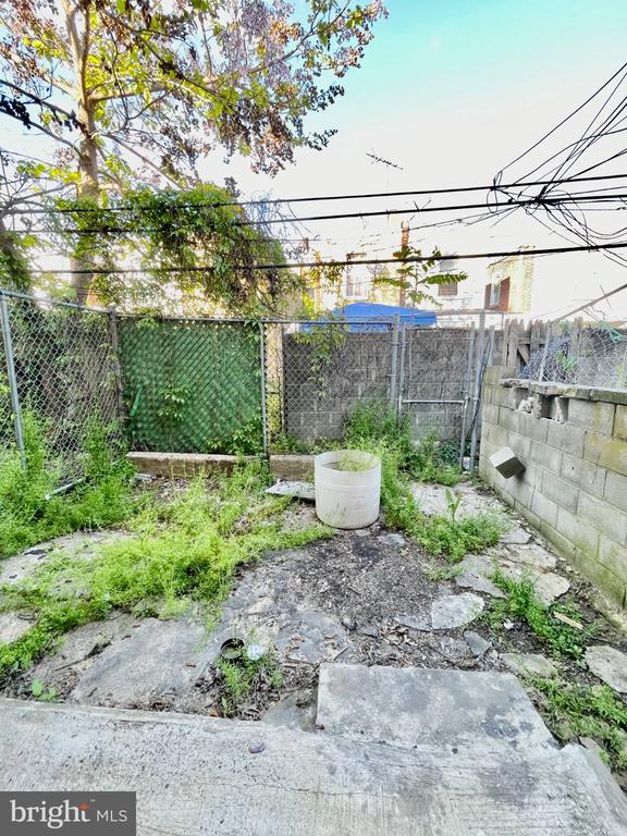 1933 CLARENCE STREET