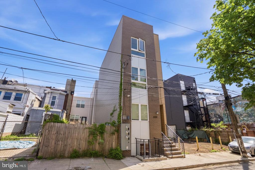 2010 N 8TH STREET