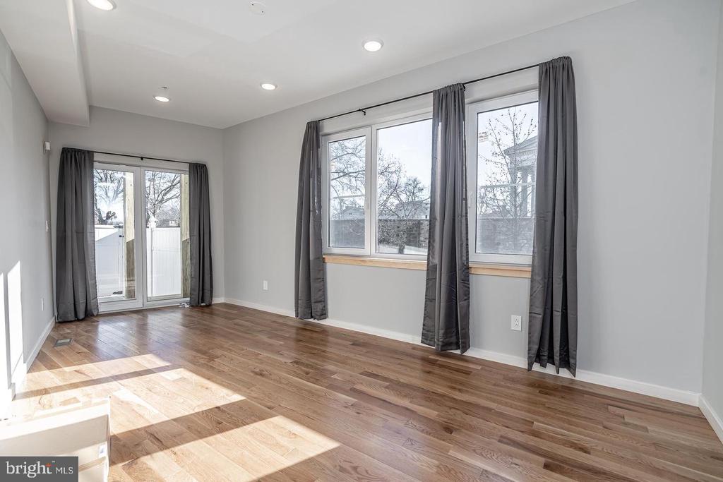 2045 N COLLEGE AVENUE Unit: A