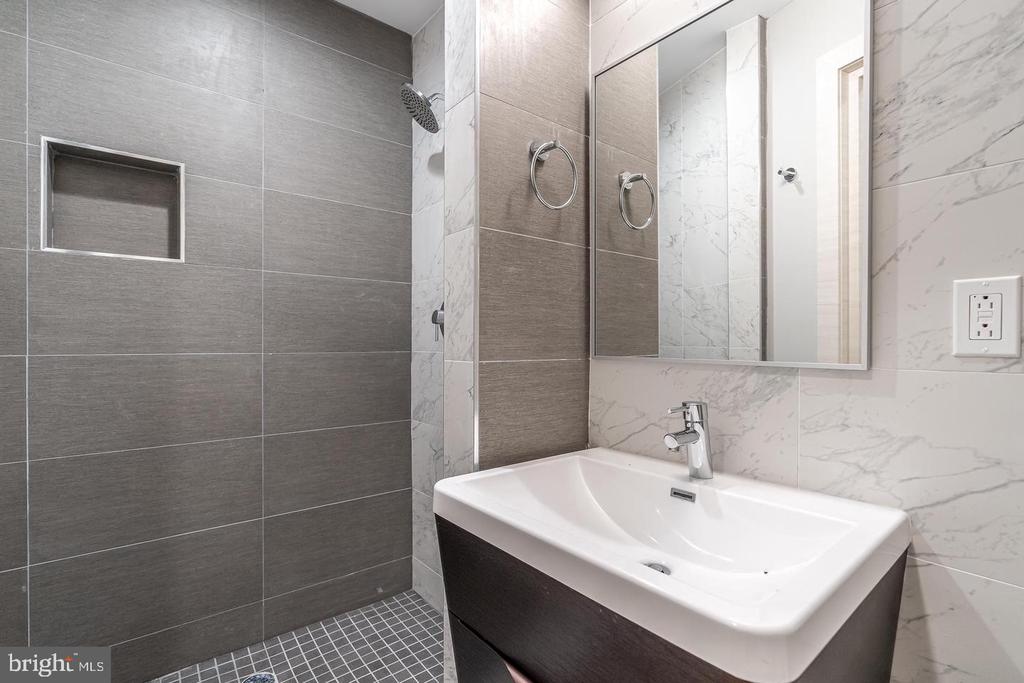 2045 N COLLEGE AVENUE Unit: A