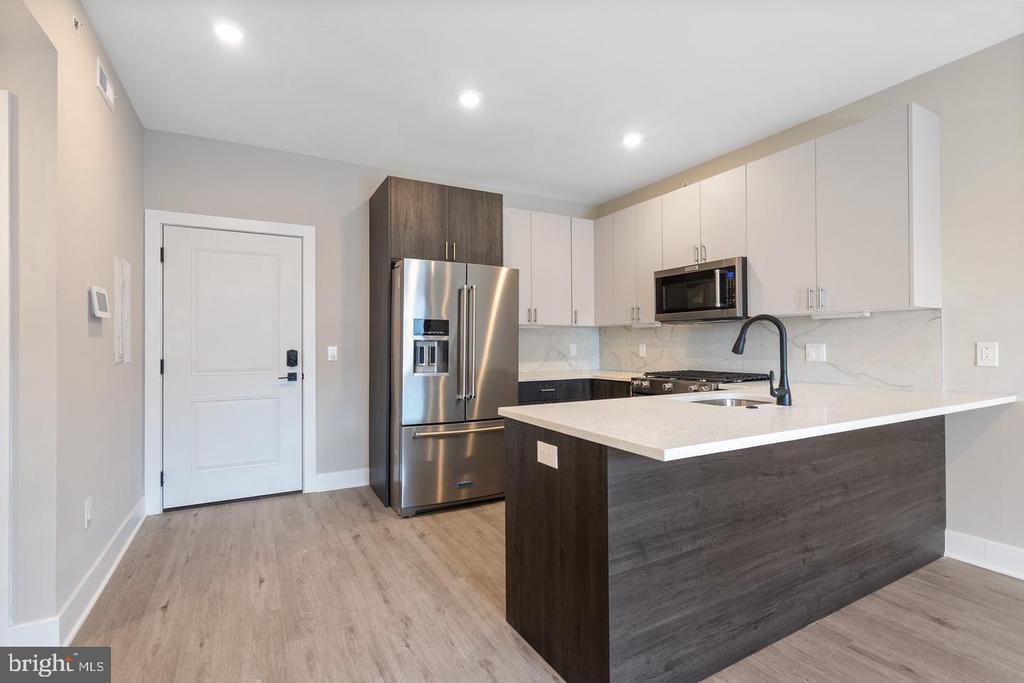 408-10 N FRONT STREET Unit: 10