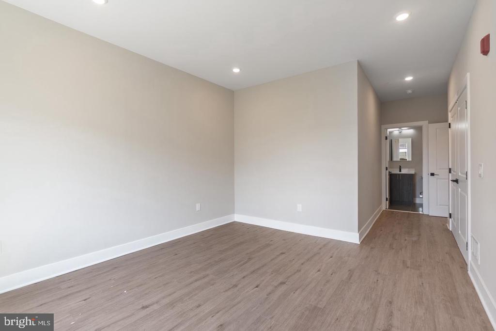 408-10 N FRONT STREET Unit: 10