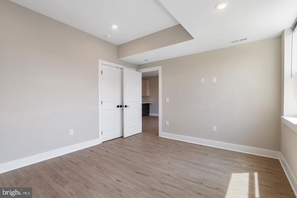 408-10 N FRONT STREET Unit: 10