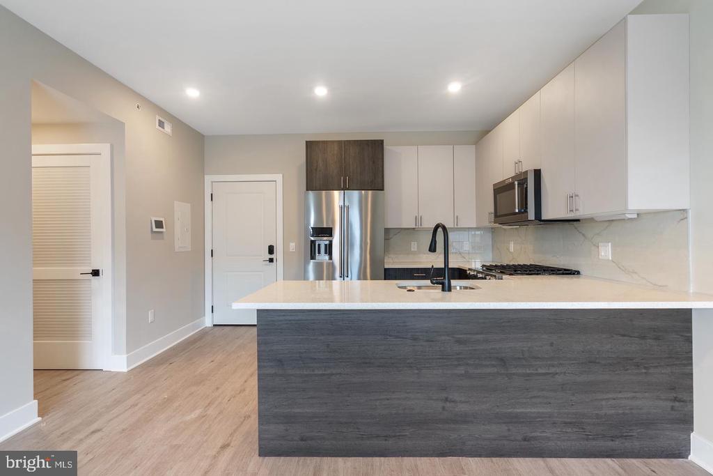 408-10 N FRONT STREET Unit: 10