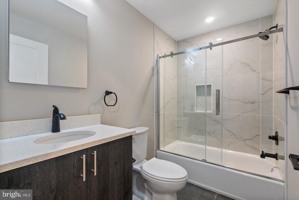 408-10 N FRONT STREET Unit: 10