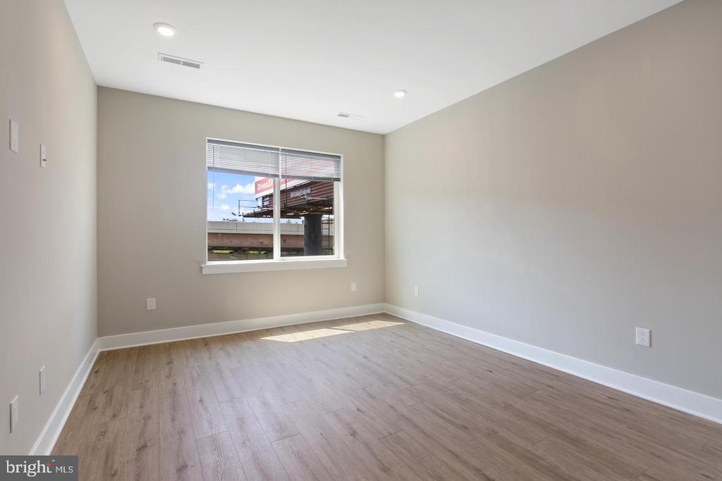 408-10 N FRONT STREET Unit: 10