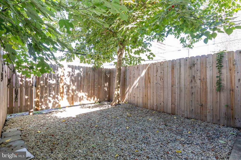 2711 OAKFORD STREET