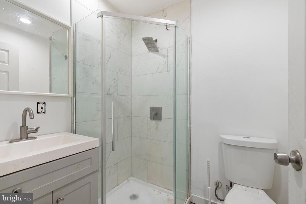 810 DIAMOND STREET Unit: 1