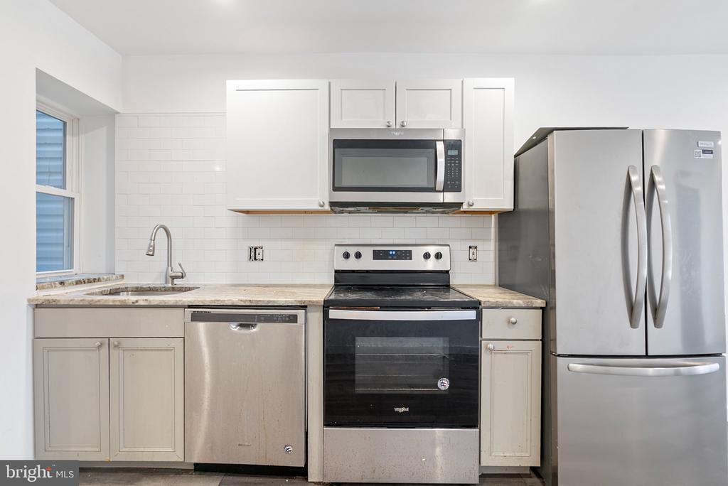 810 DIAMOND STREET Unit: 1