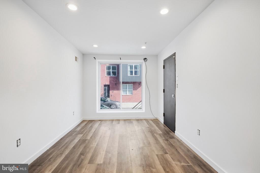 810 DIAMOND STREET Unit: 1
