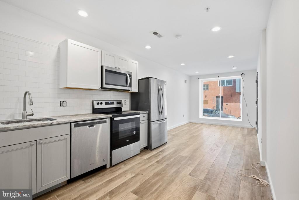 810 DIAMOND STREET Unit: 1