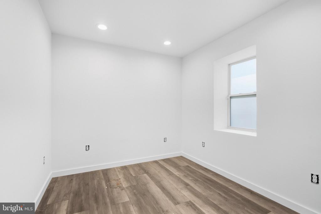810 DIAMOND STREET Unit: 1