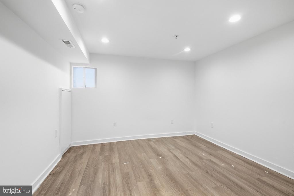 810 DIAMOND STREET Unit: 1