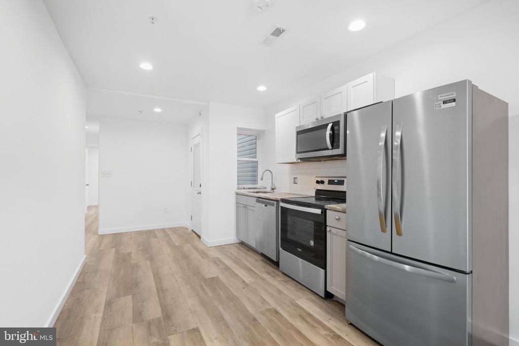 810 DIAMOND STREET Unit: 1