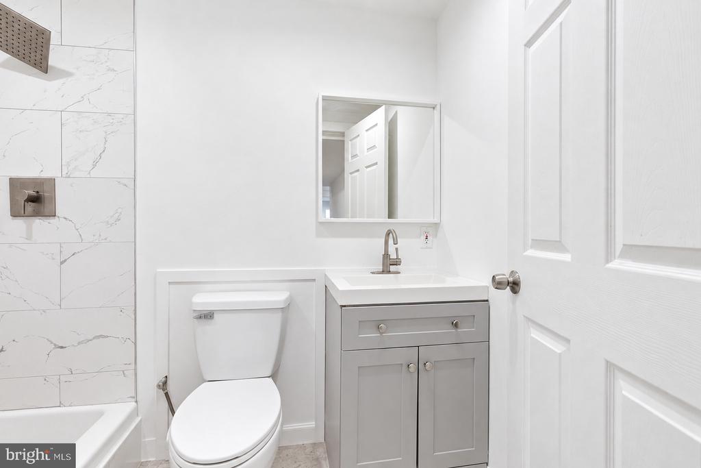 810 DIAMOND STREET Unit: 1