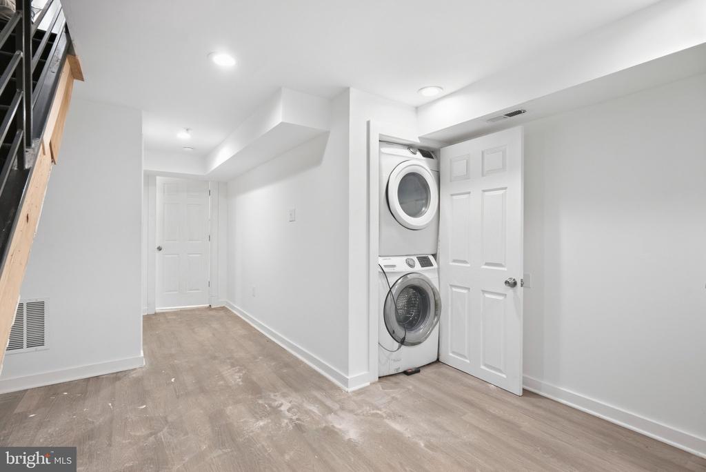 810 DIAMOND STREET Unit: 1