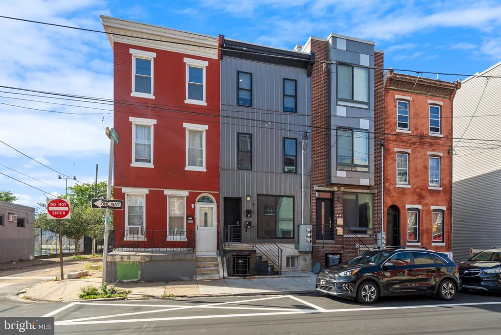 810 DIAMOND STREET Unit: 1