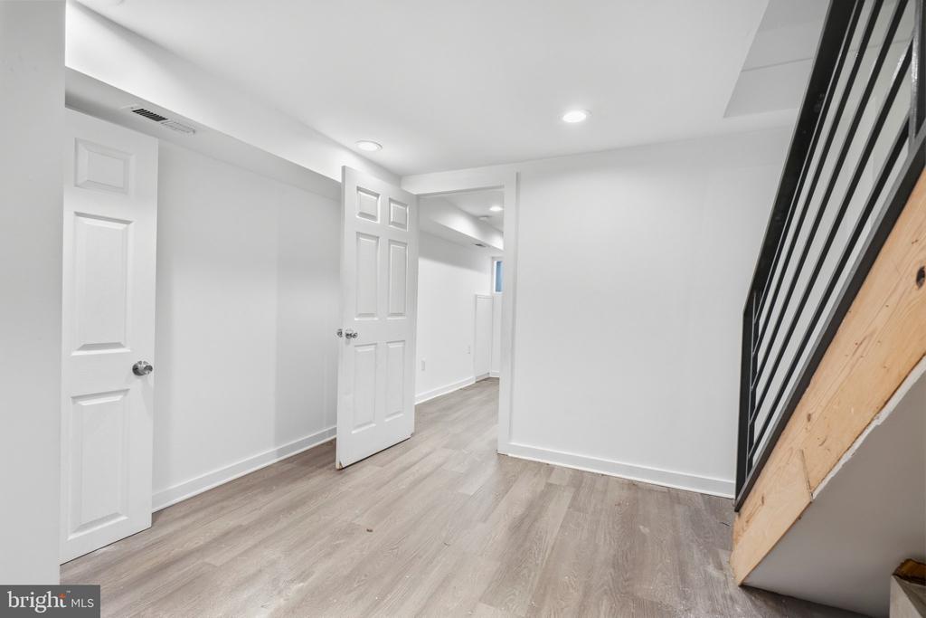 810 DIAMOND STREET Unit: 1