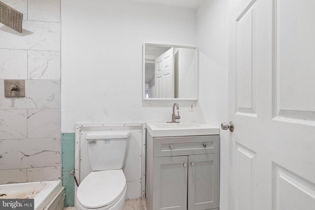 810 DIAMOND STREET Unit: 1