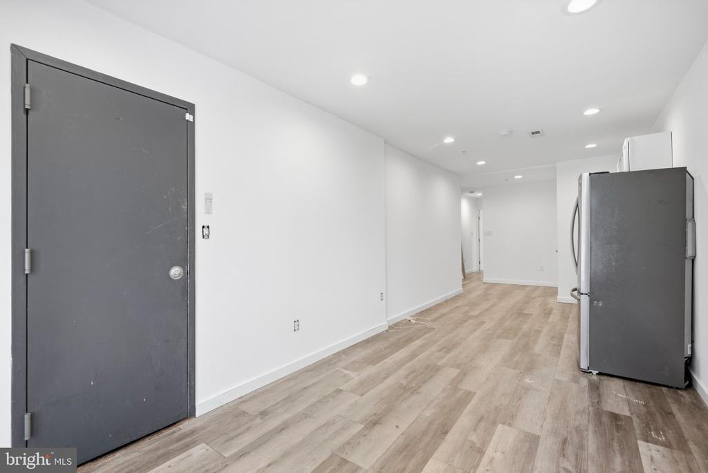 810 DIAMOND STREET Unit: 1