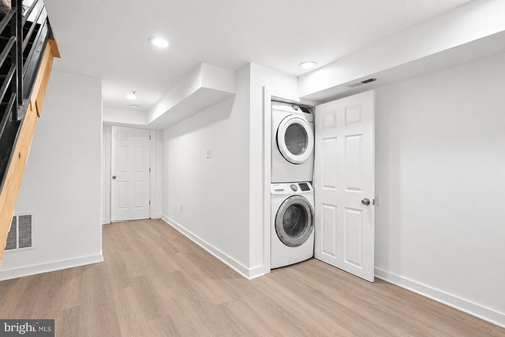 810 DIAMOND STREET Unit: 1