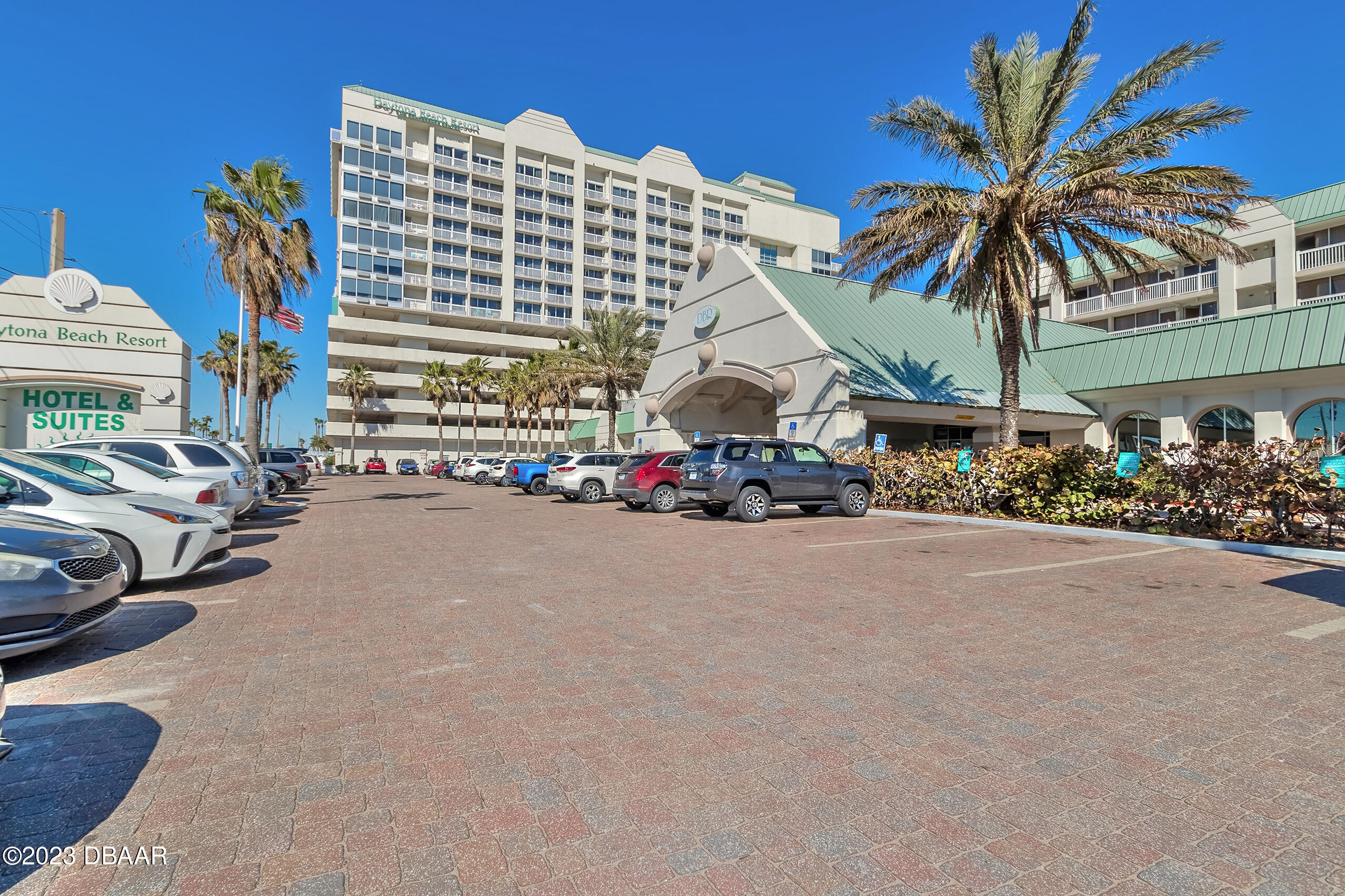 2700 N Atlantic Avenue, 558