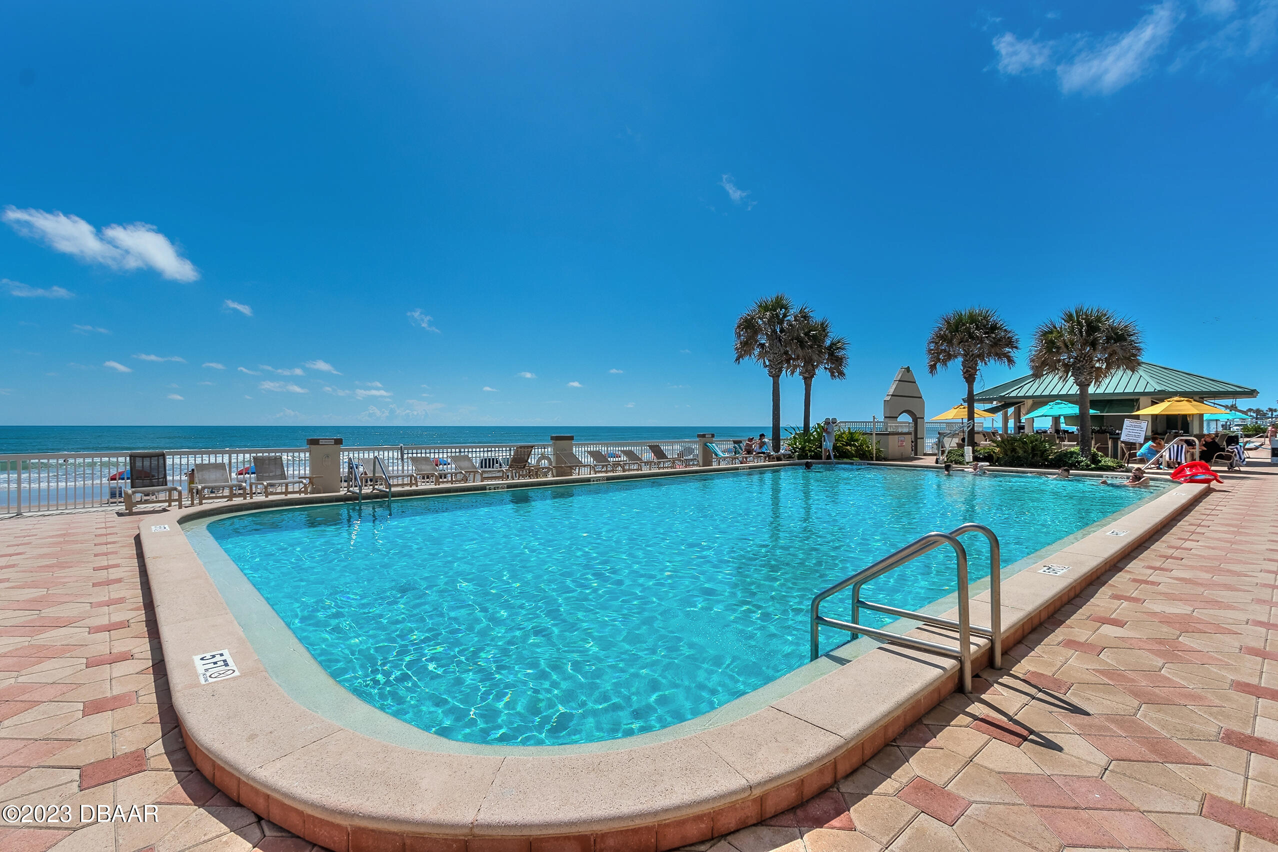 2700 N Atlantic Avenue, 558