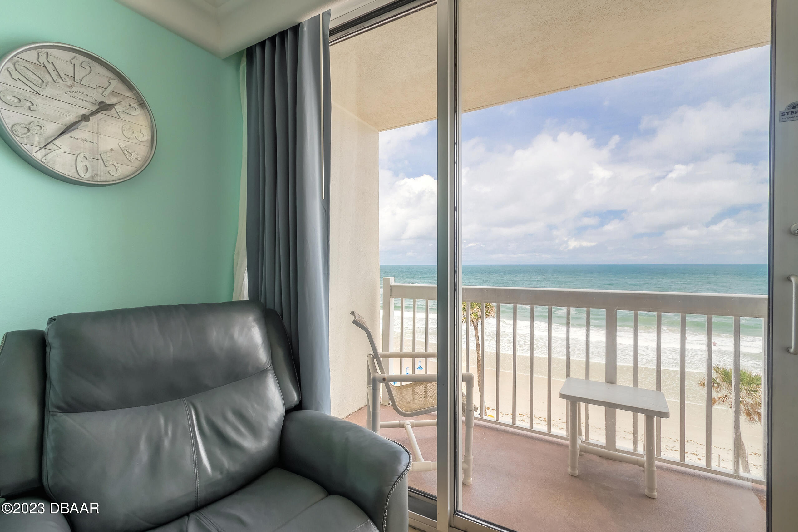 2700 N Atlantic Avenue, 558