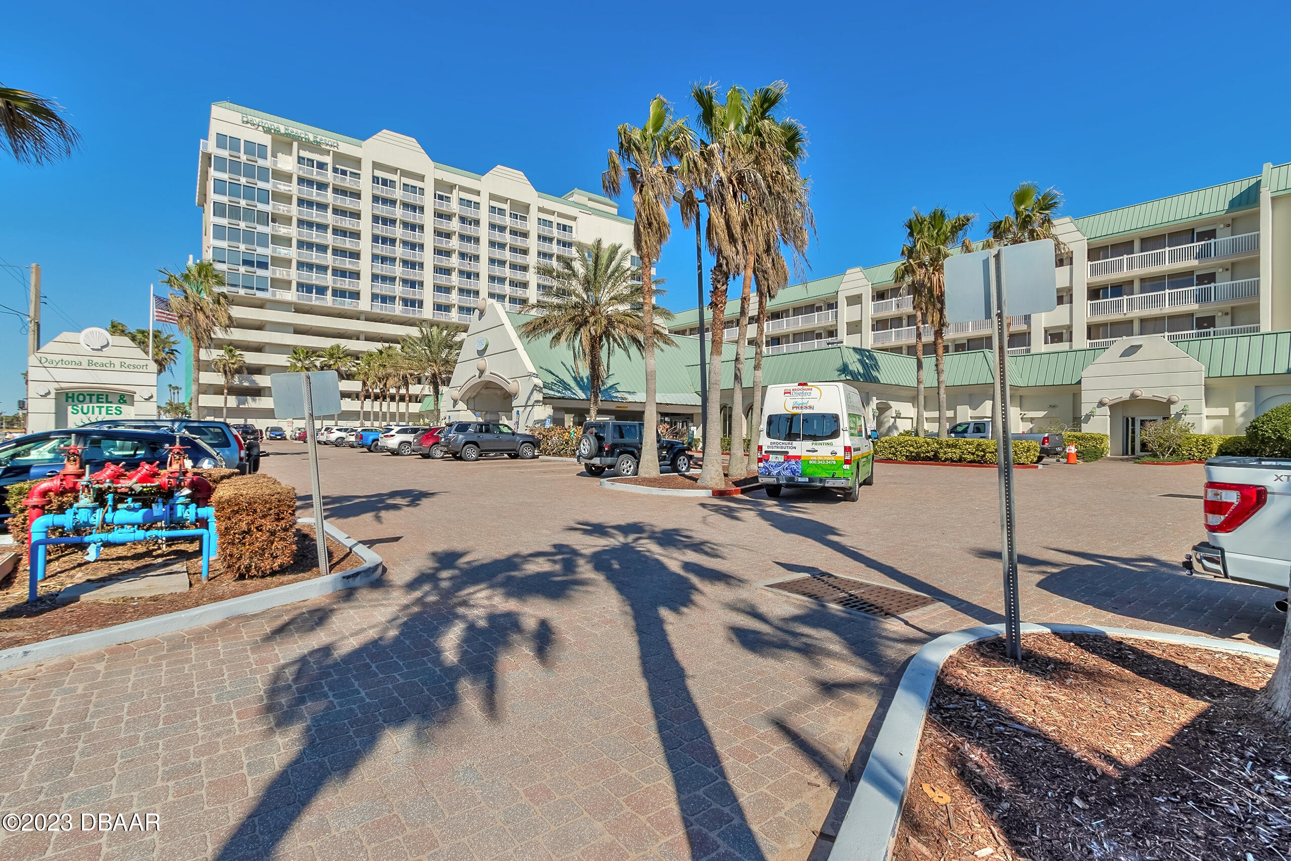 2700 N Atlantic Avenue, 558