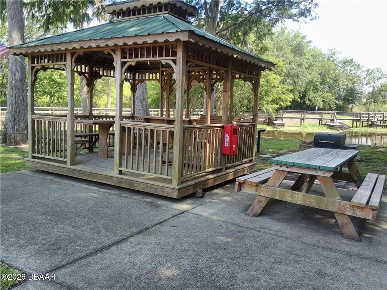 313 Dirksen Drive F16, DeBary Unit: F16