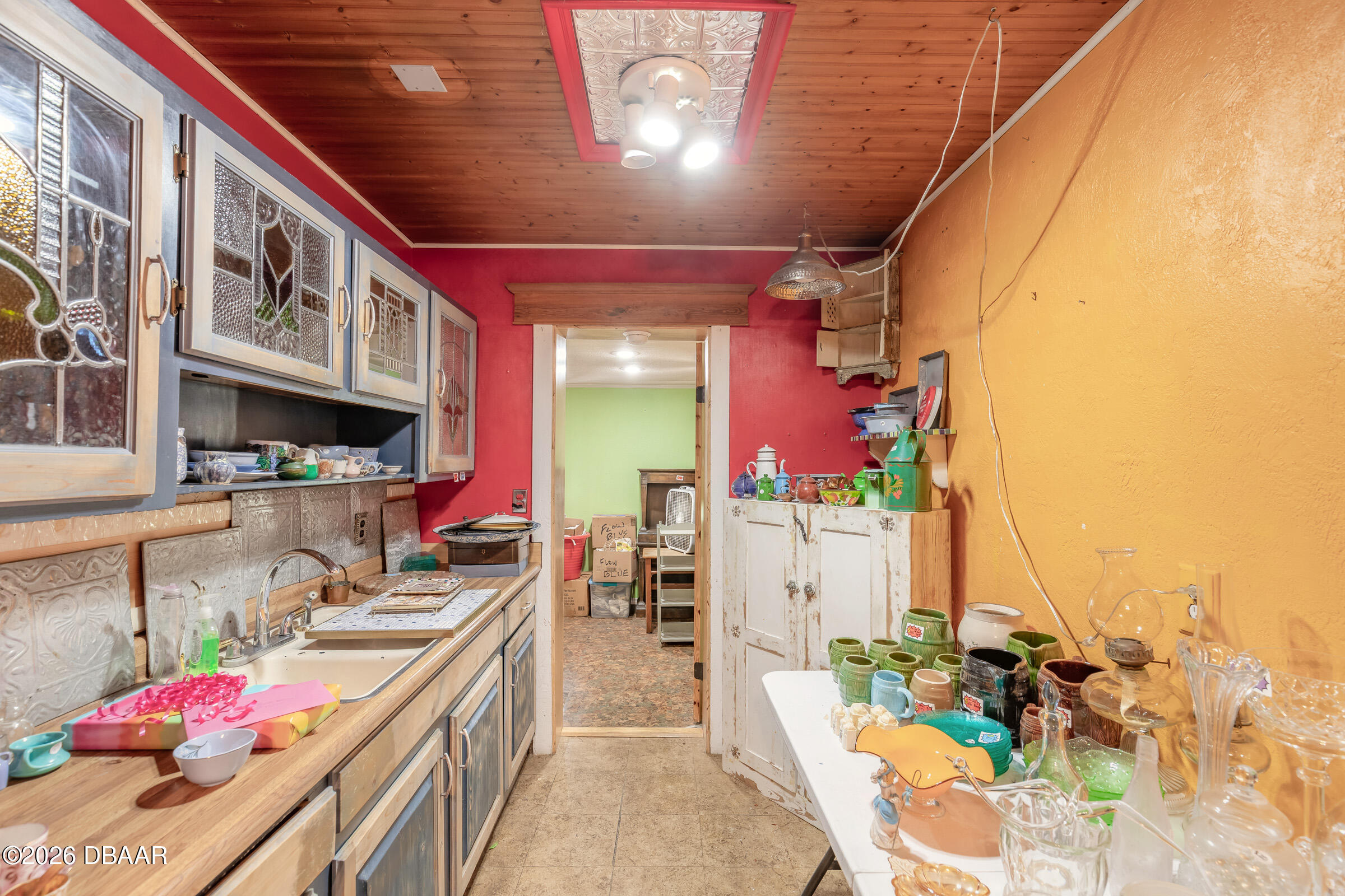 1219 Leon Lane