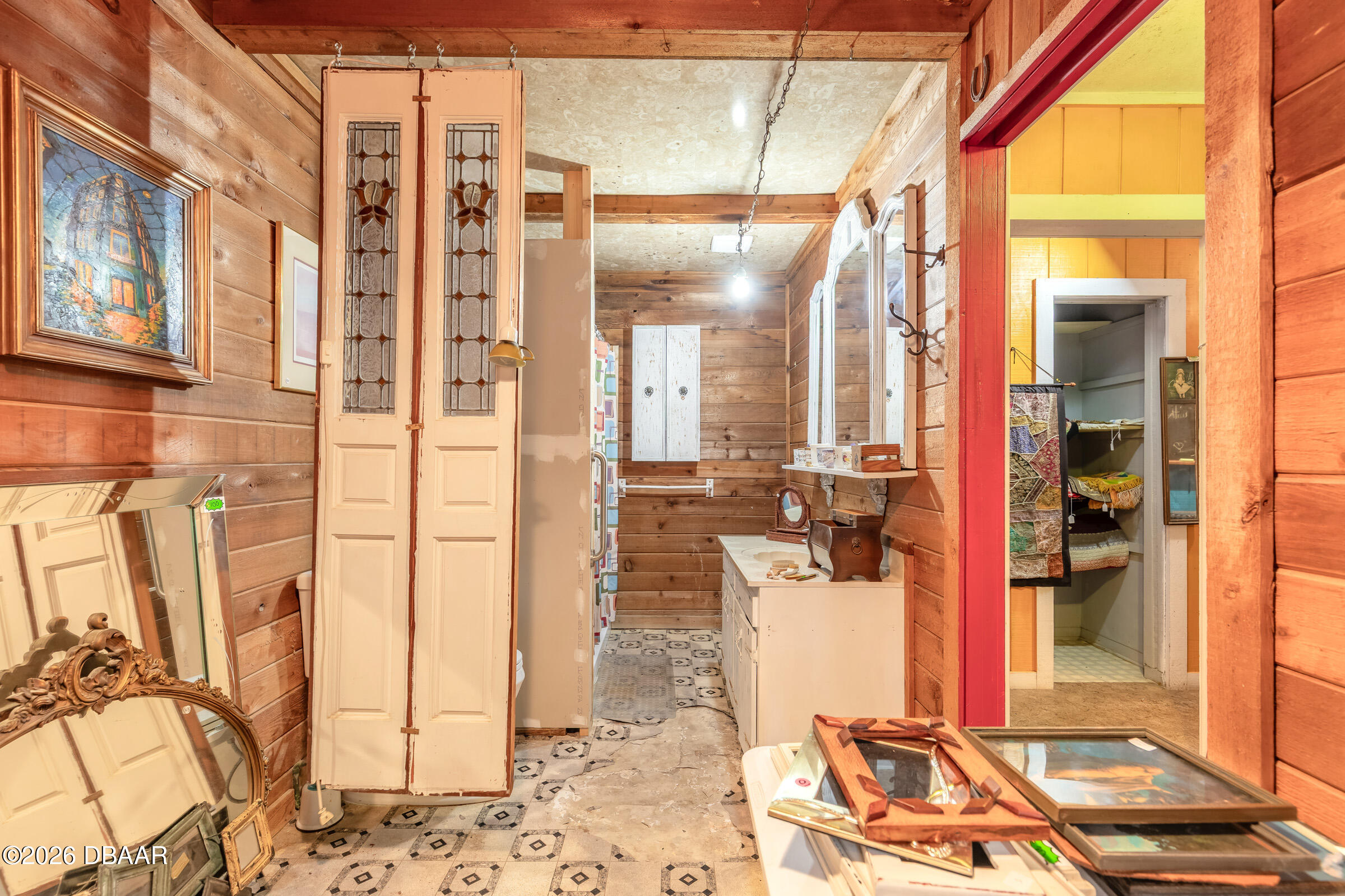 1219 Leon Lane