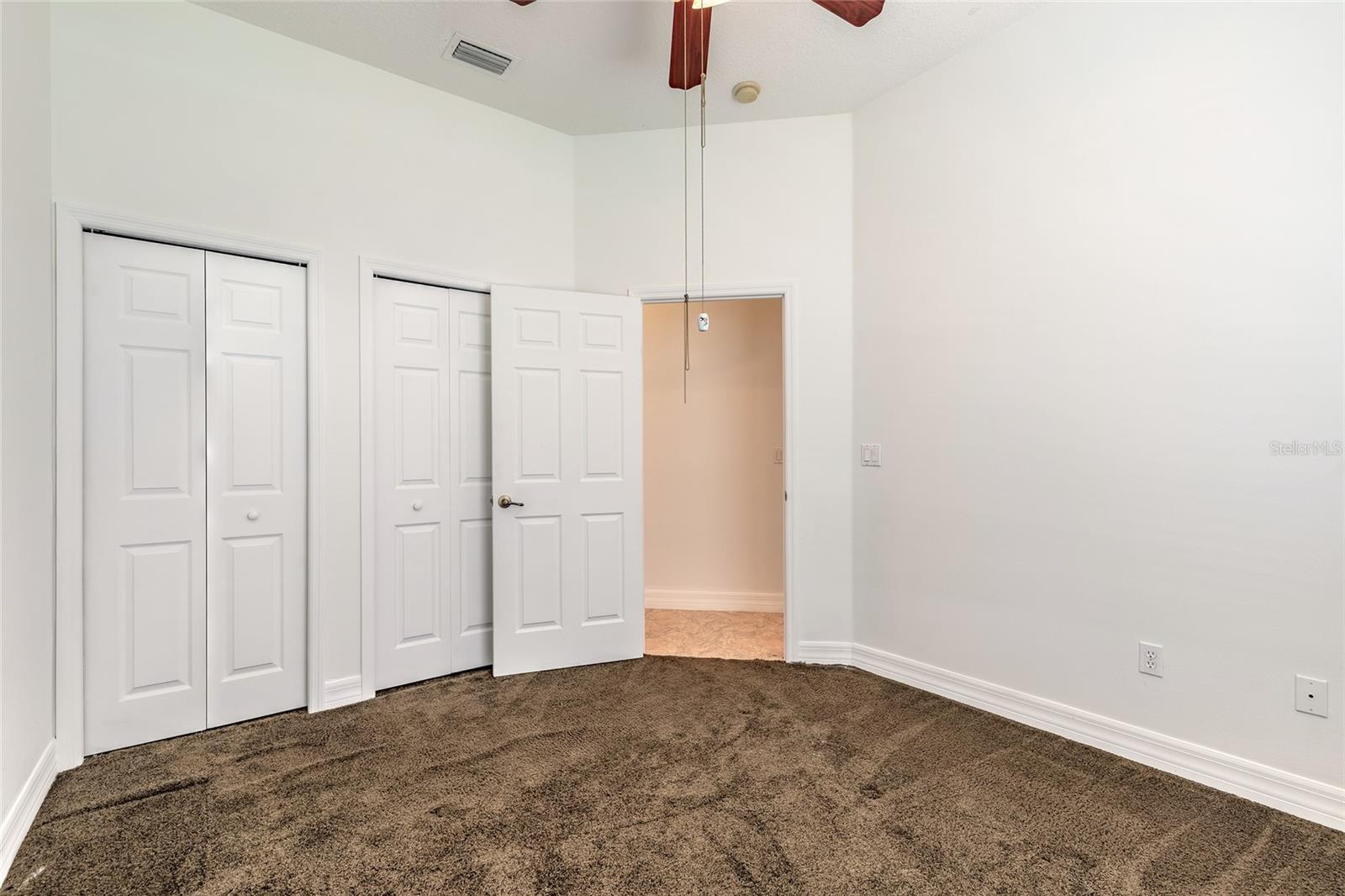 82 LANCELOT DR