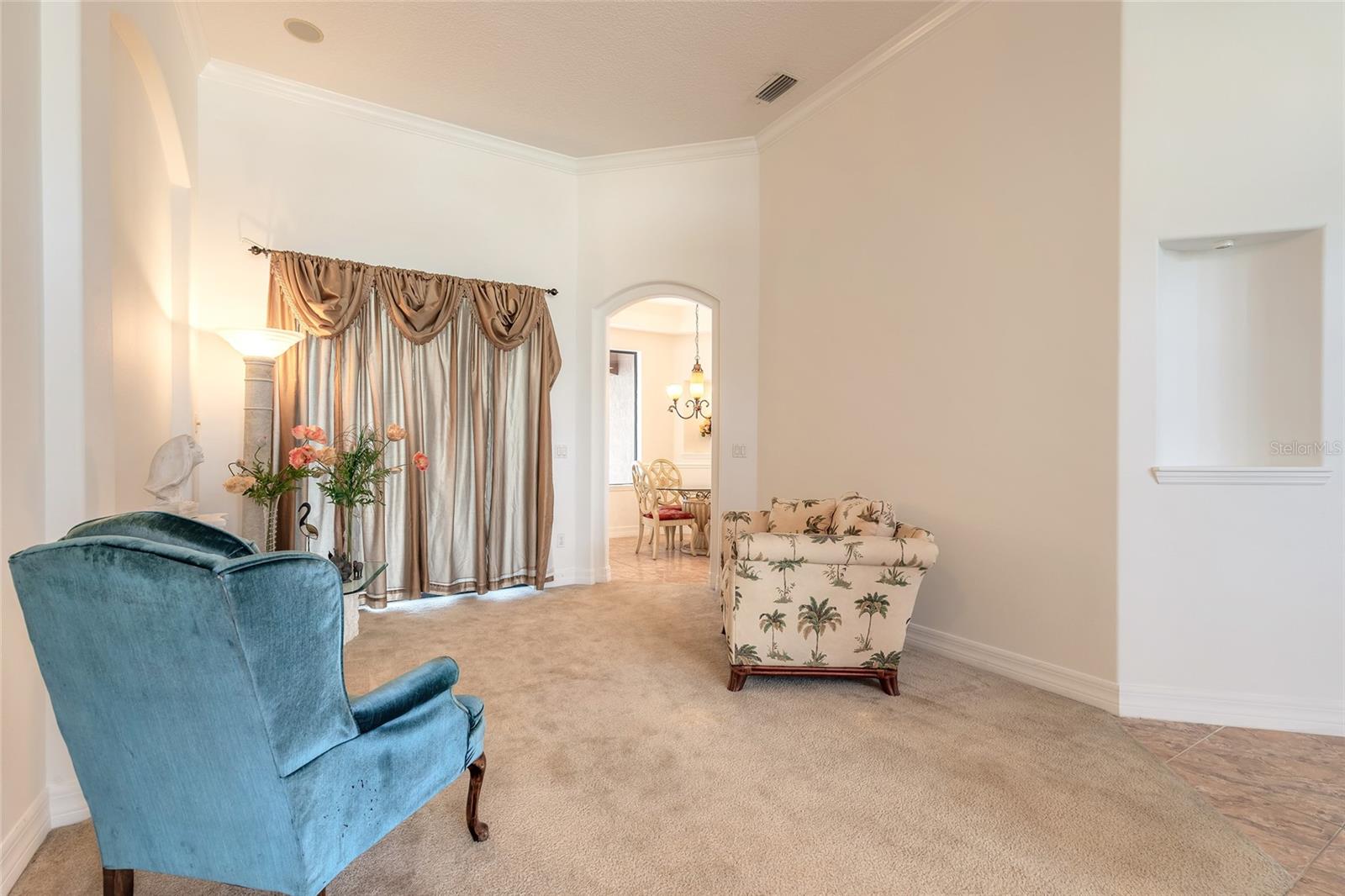 82 LANCELOT DR
