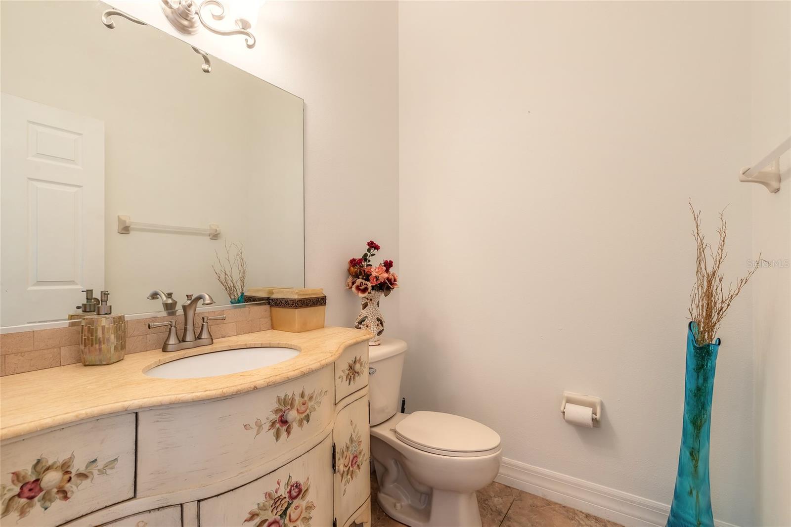 82 LANCELOT DR